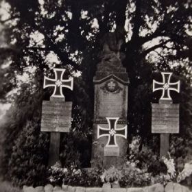  – Kriegerstatue bei der "Friedenslinde"