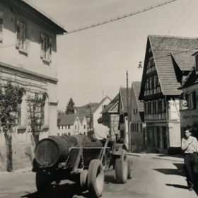 Alte Willsbacher Ortsmitte mit Rathaus (links), undatiert (© Harald Löw)