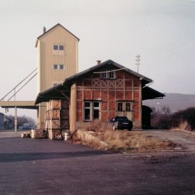 Güterschuppen mit späterem Getreidesilo - 1990